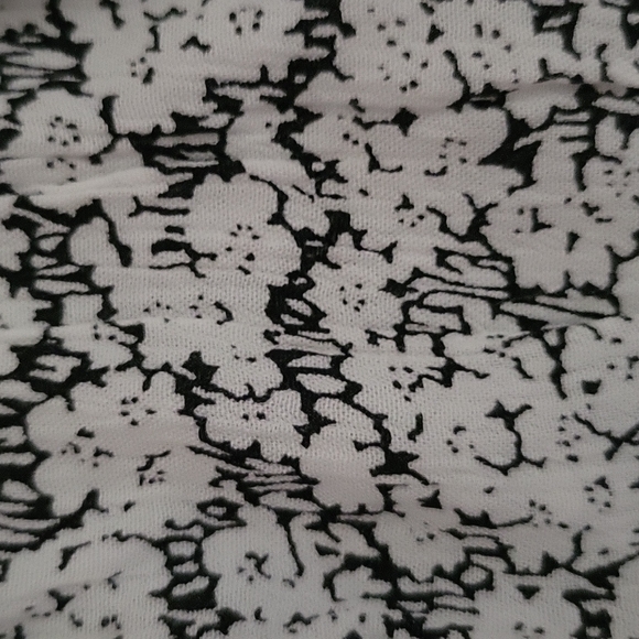 NWT Volcom Bae Bae Doll Black and White Floral Tie Top Tube Top XS - Picture 2 of 5